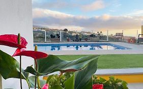 Apartamento con piscina y vistas mar y montaña